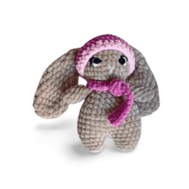 Lapin en crochet aux longues oreilles – Douceur et élégance